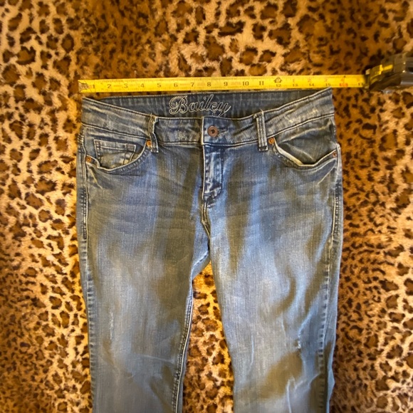 Delia’s Bailey Jeans size 9/10S Distressed medium fade rinse jeans. EUC - Picture 7 of 11